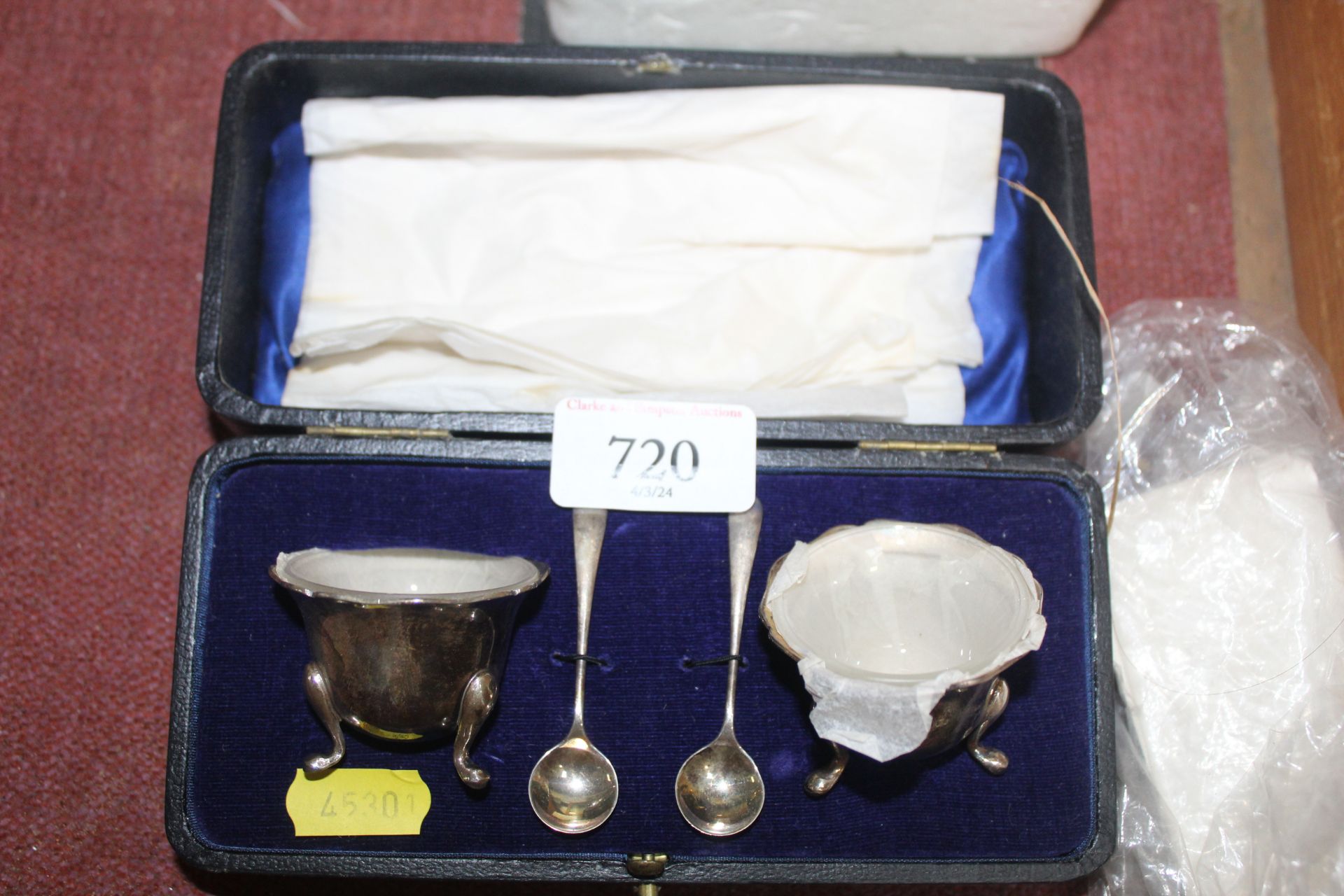 A cased silver cruet set