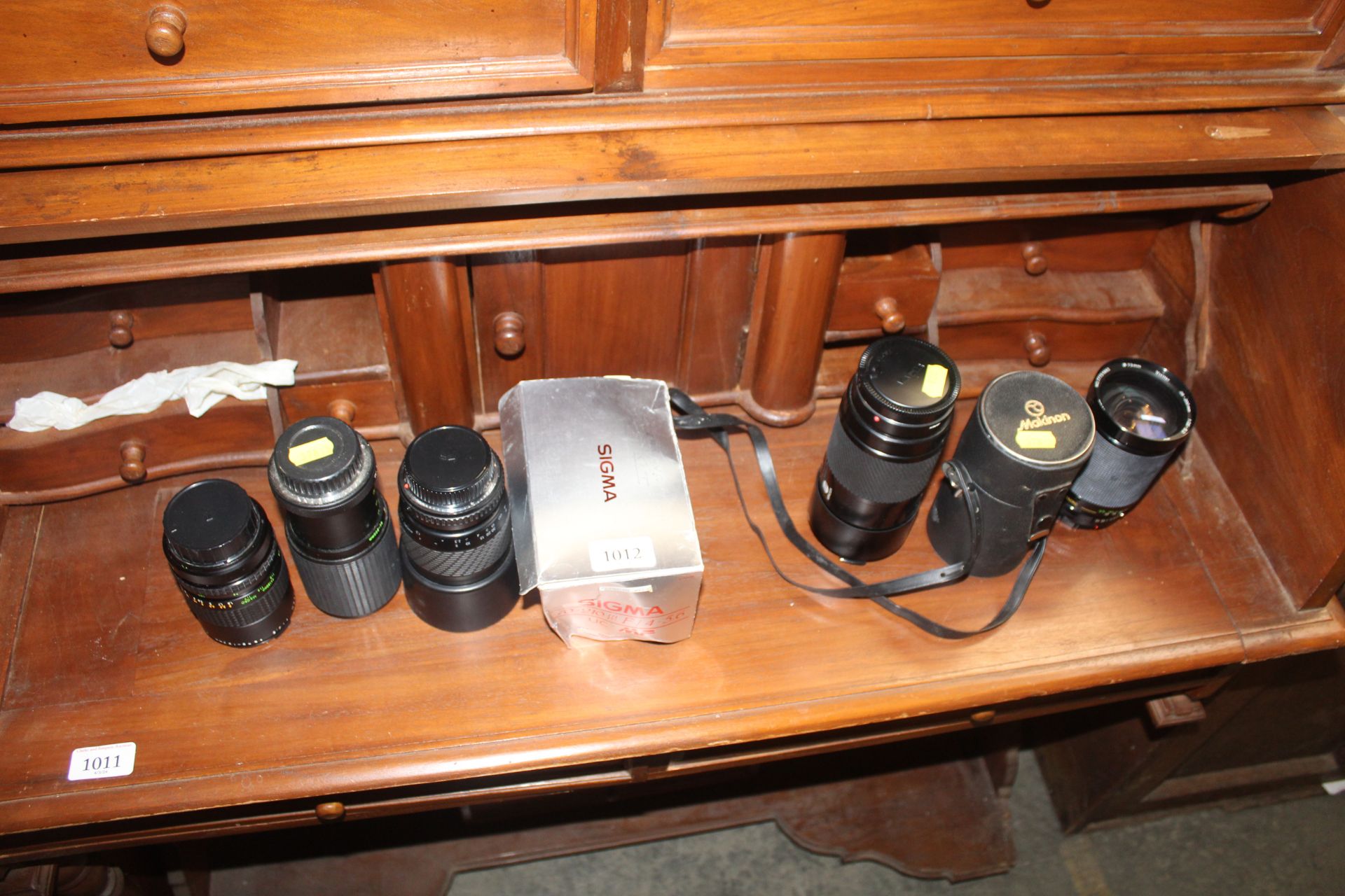 A quantity of camera lenses to include Sigma, Mino