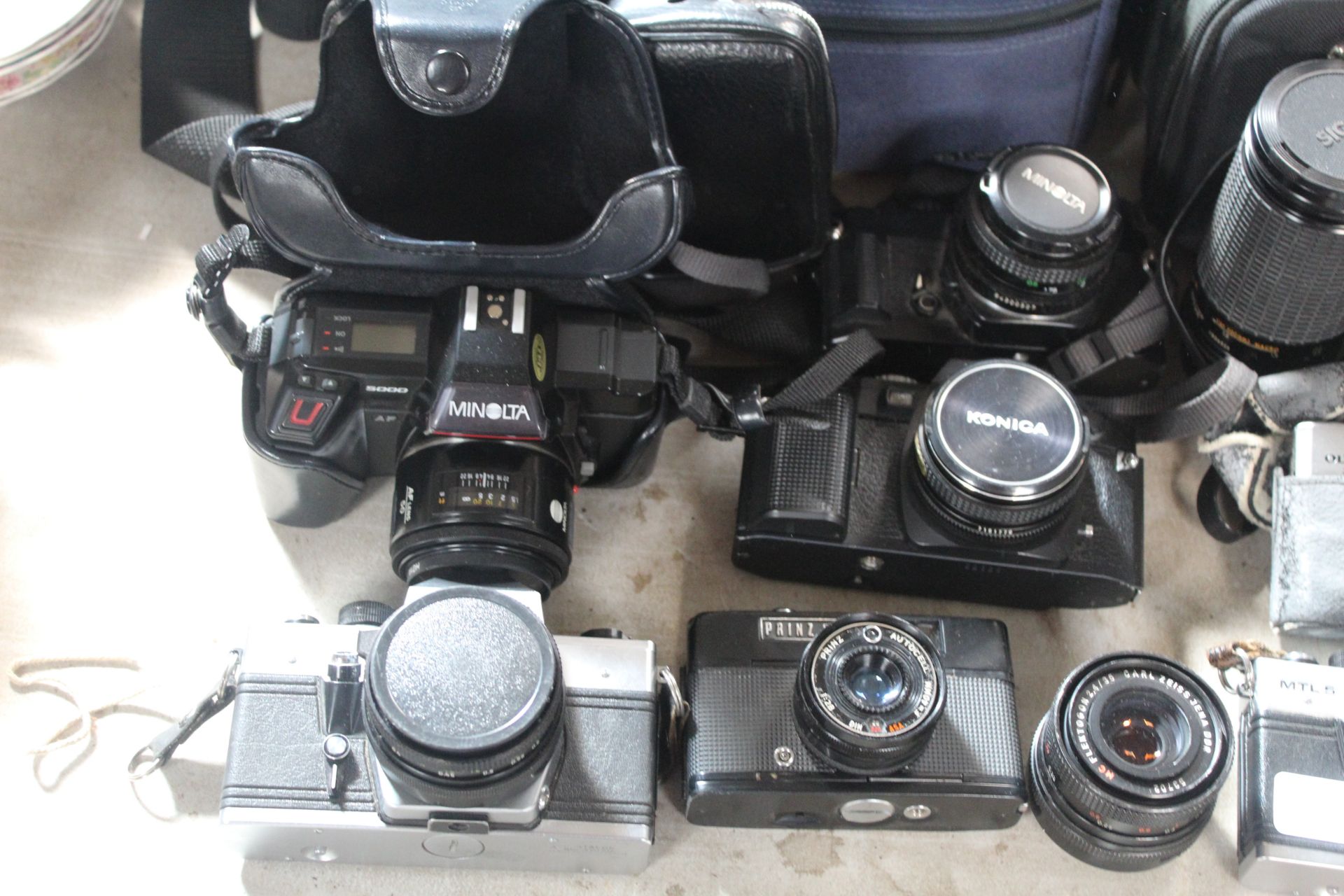 A collection of various cameras to include Praktic - Image 2 of 3
