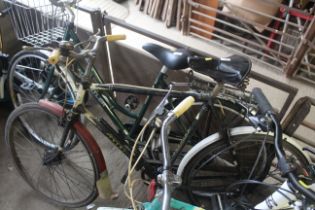 A gent's Raleigh bicycle with front and rear mud g