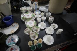 A quantity of Paragon bone china tea ware, Bell bo