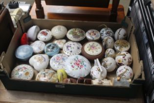 A box containing pomanders and pot pourrie