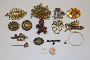 A collection of costume brooches