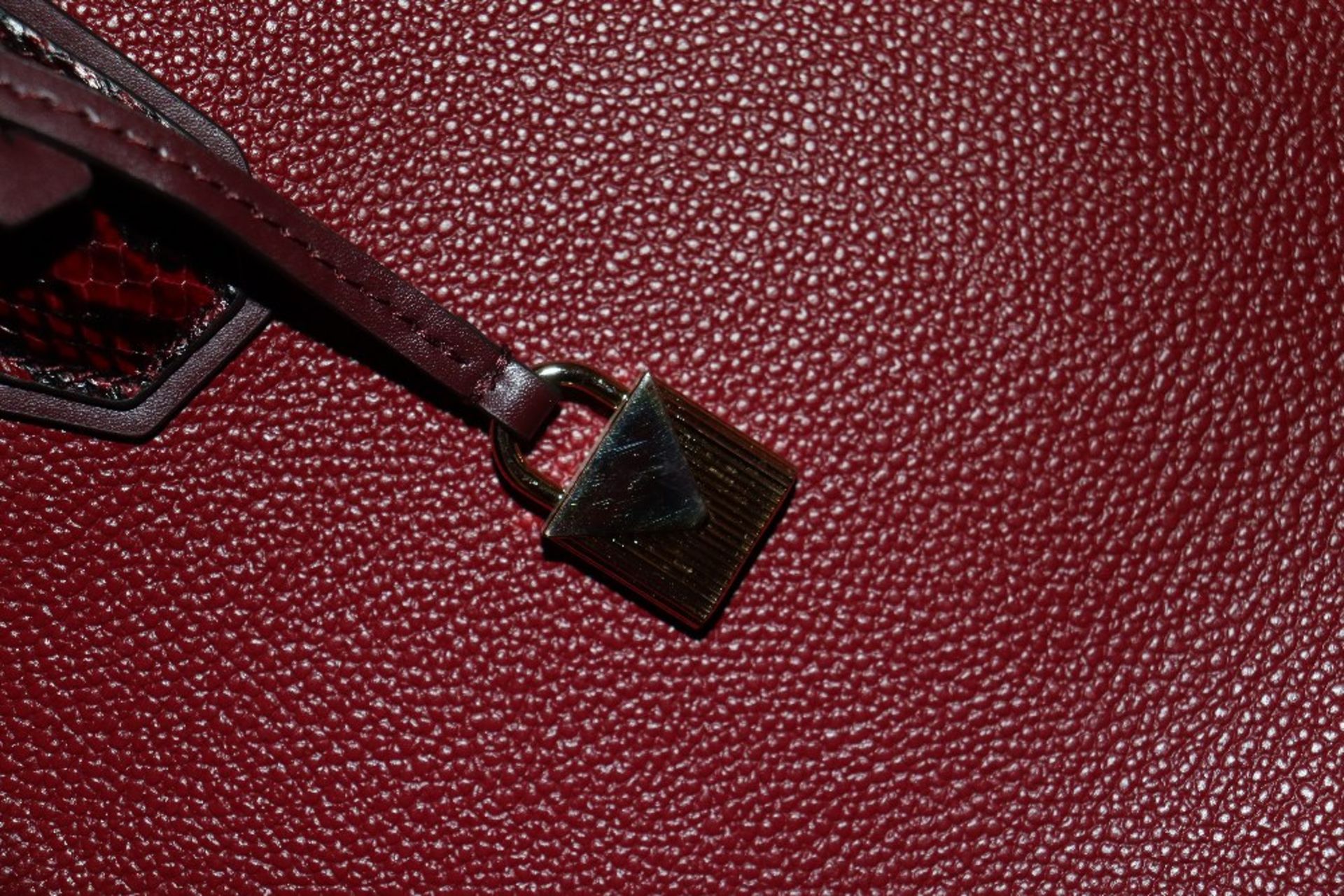 A Michael Kors wine coloured bag and purse - Image 6 of 6