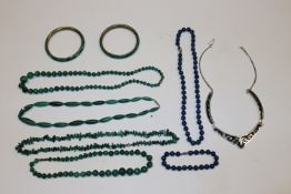 A bag of malachite jewellery including bead neckla