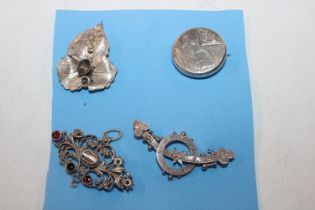 Four antique Sterling silver brooches, appro. tota