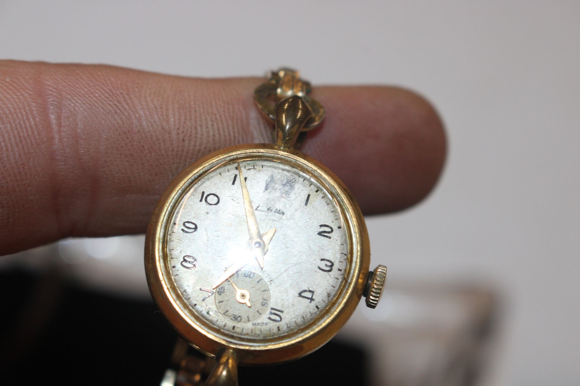 A glass tray and contents of various ladies wrist - Image 9 of 9