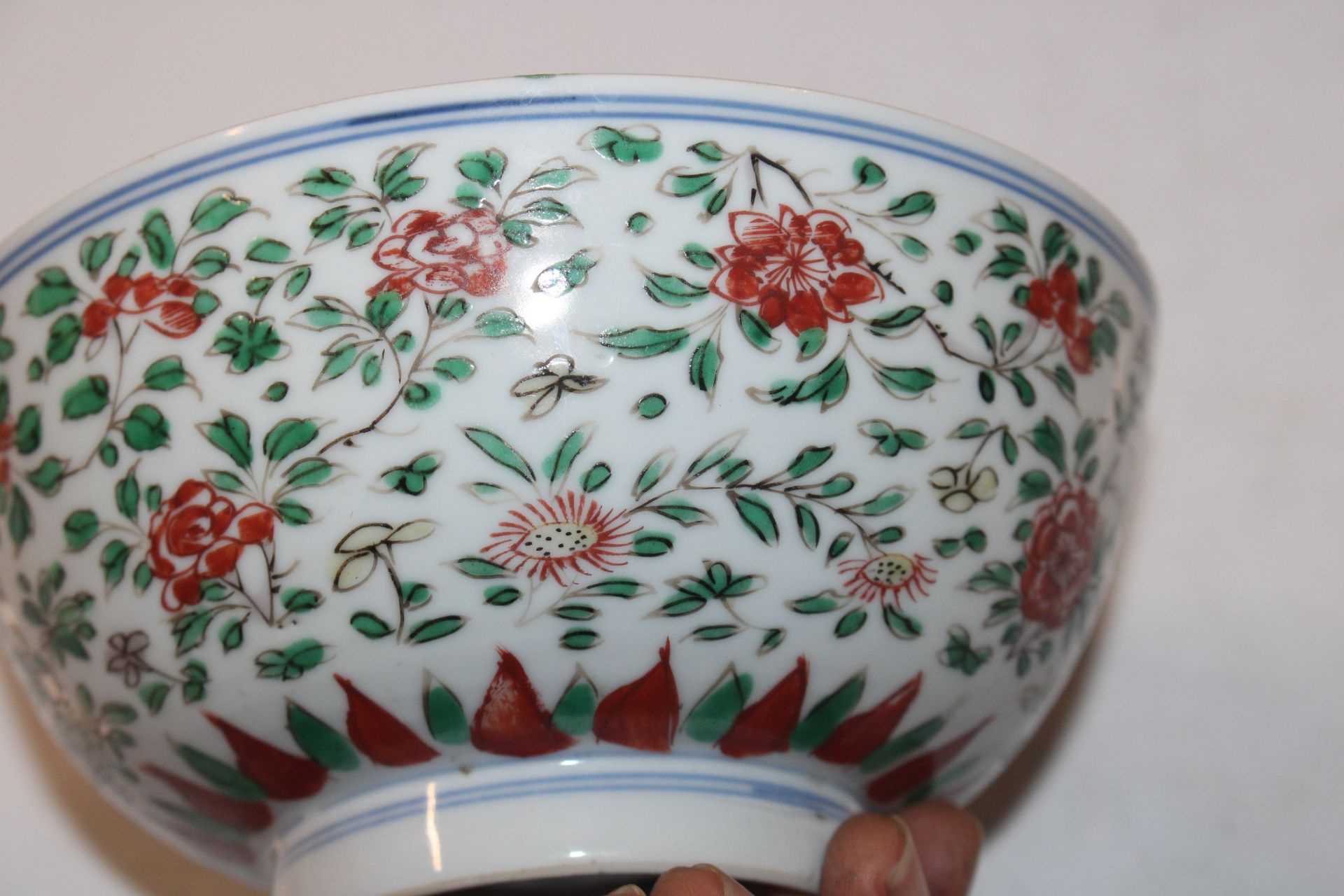 A Chinese floral decorated bowl with six character - Image 6 of 14