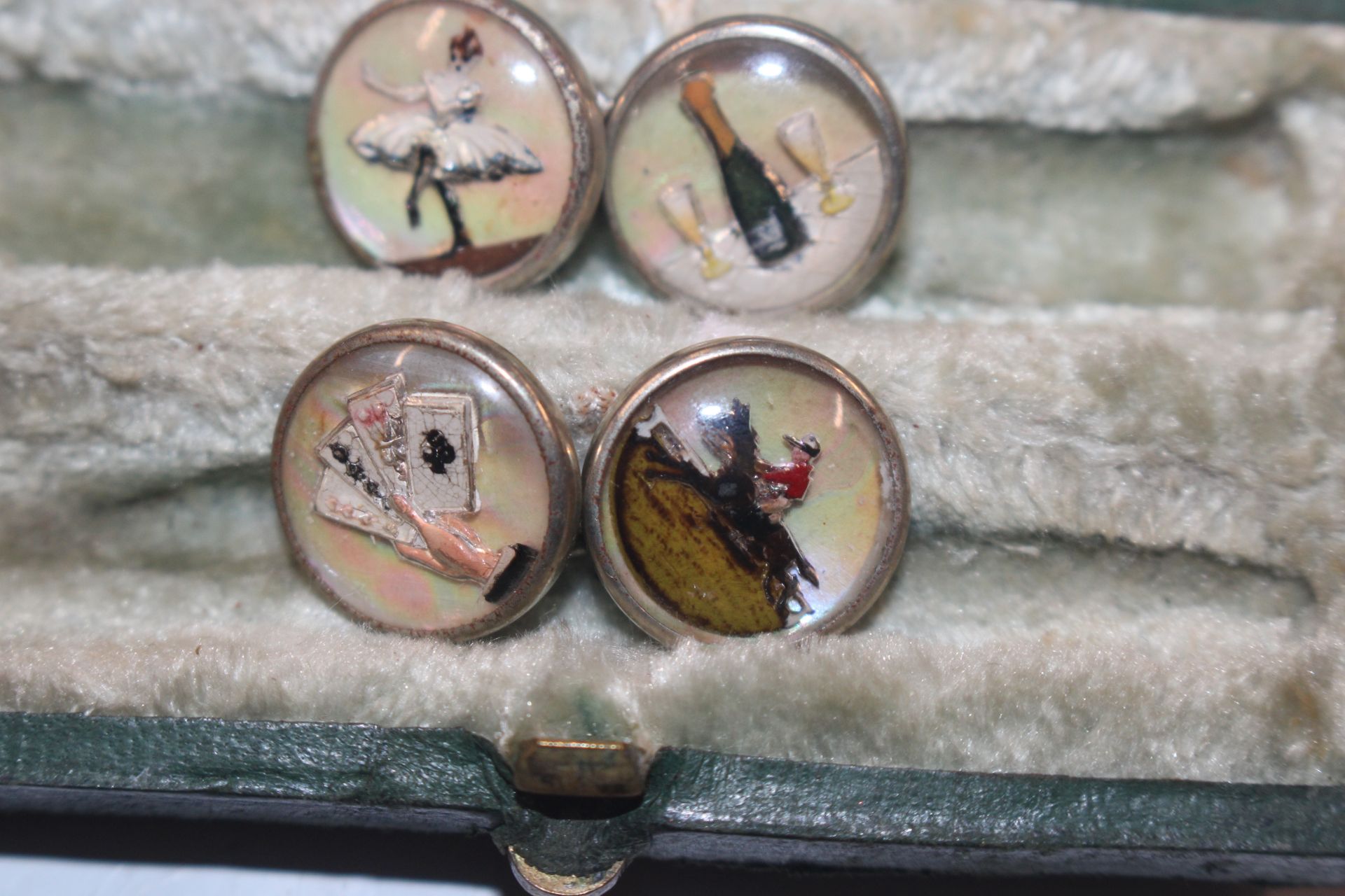 A pair of vintage cuff-links - Image 3 of 4