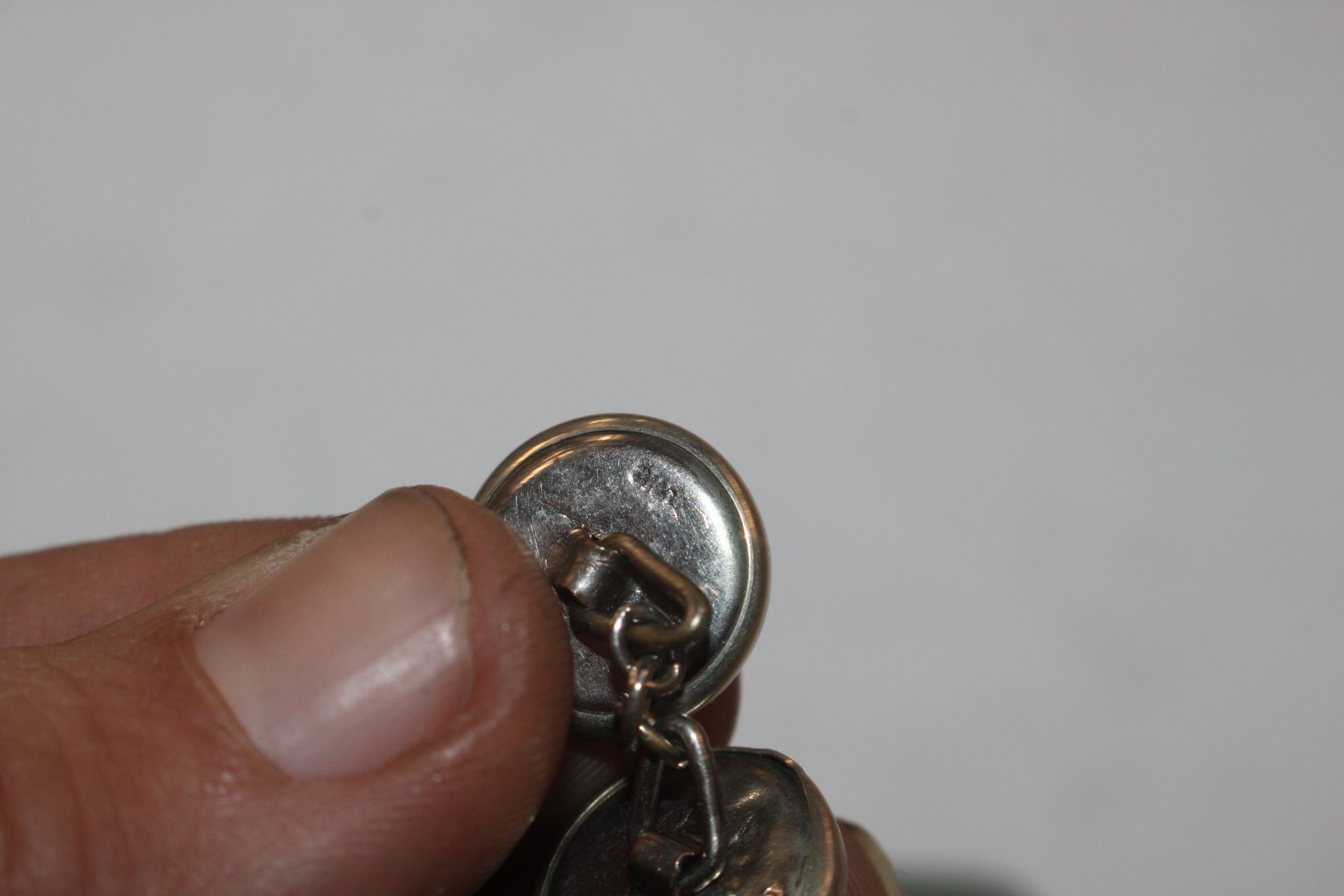A pair of vintage cuff-links - Image 4 of 4