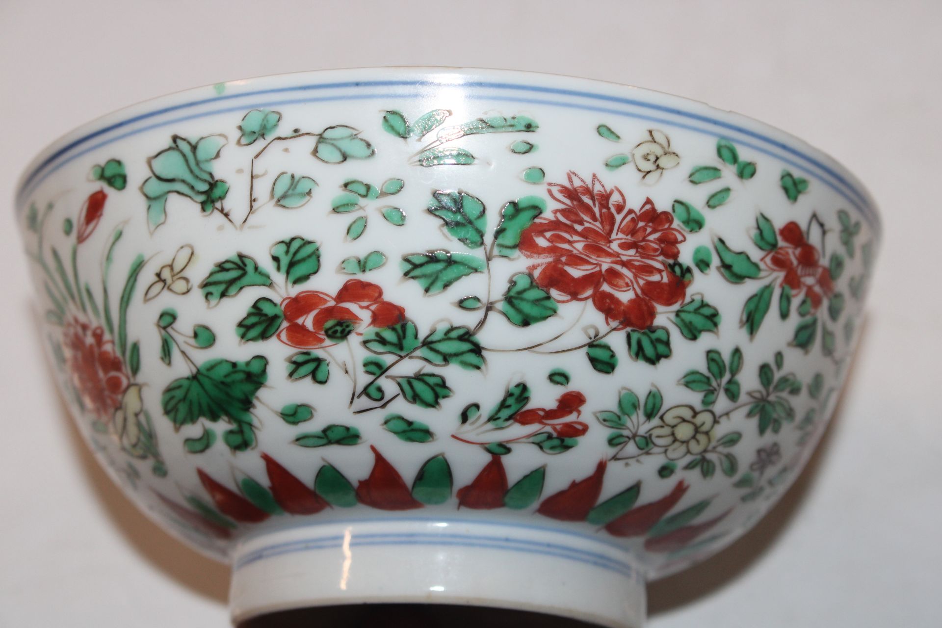 A Chinese floral decorated bowl with six character - Image 4 of 14