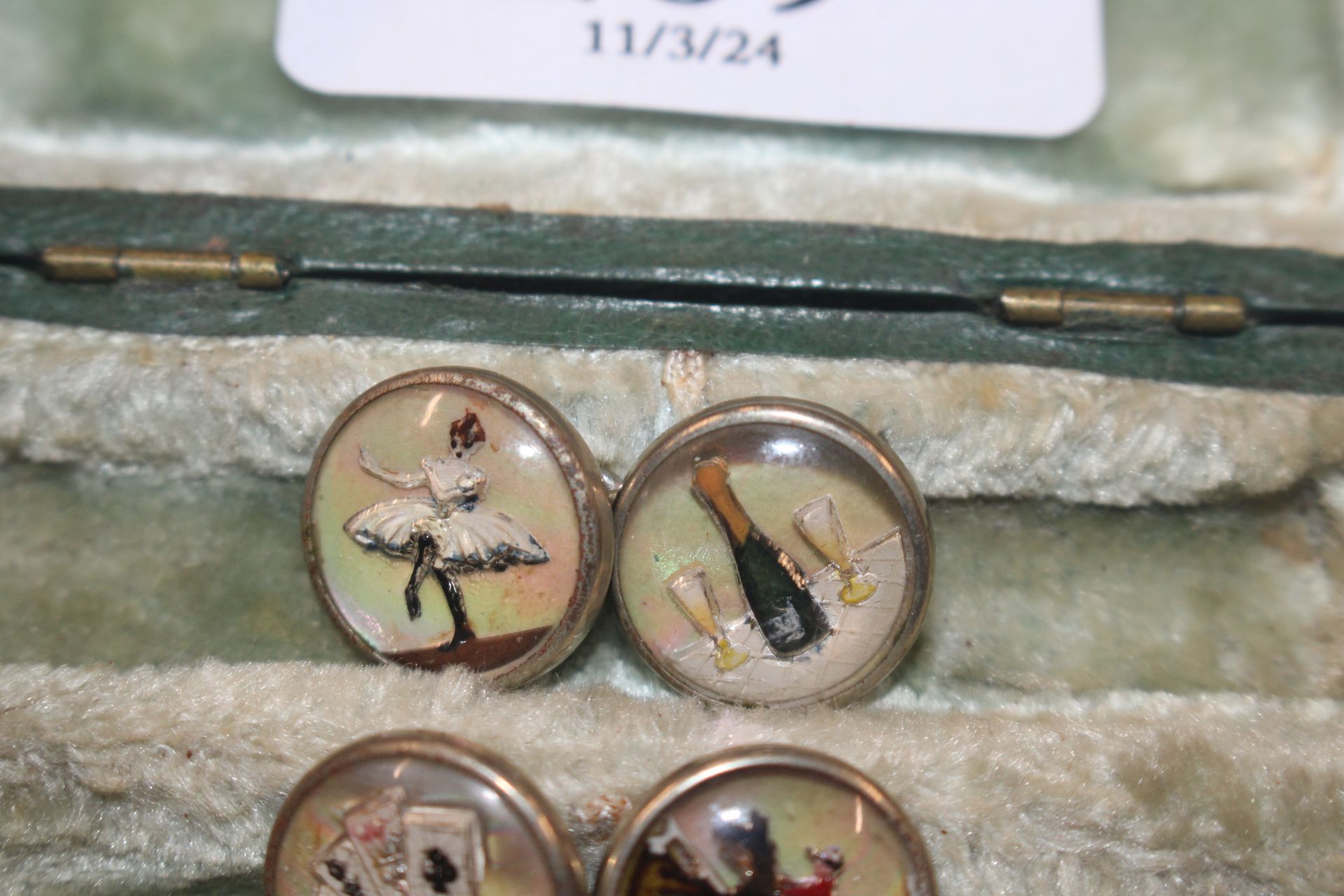 A pair of vintage cuff-links - Image 2 of 4