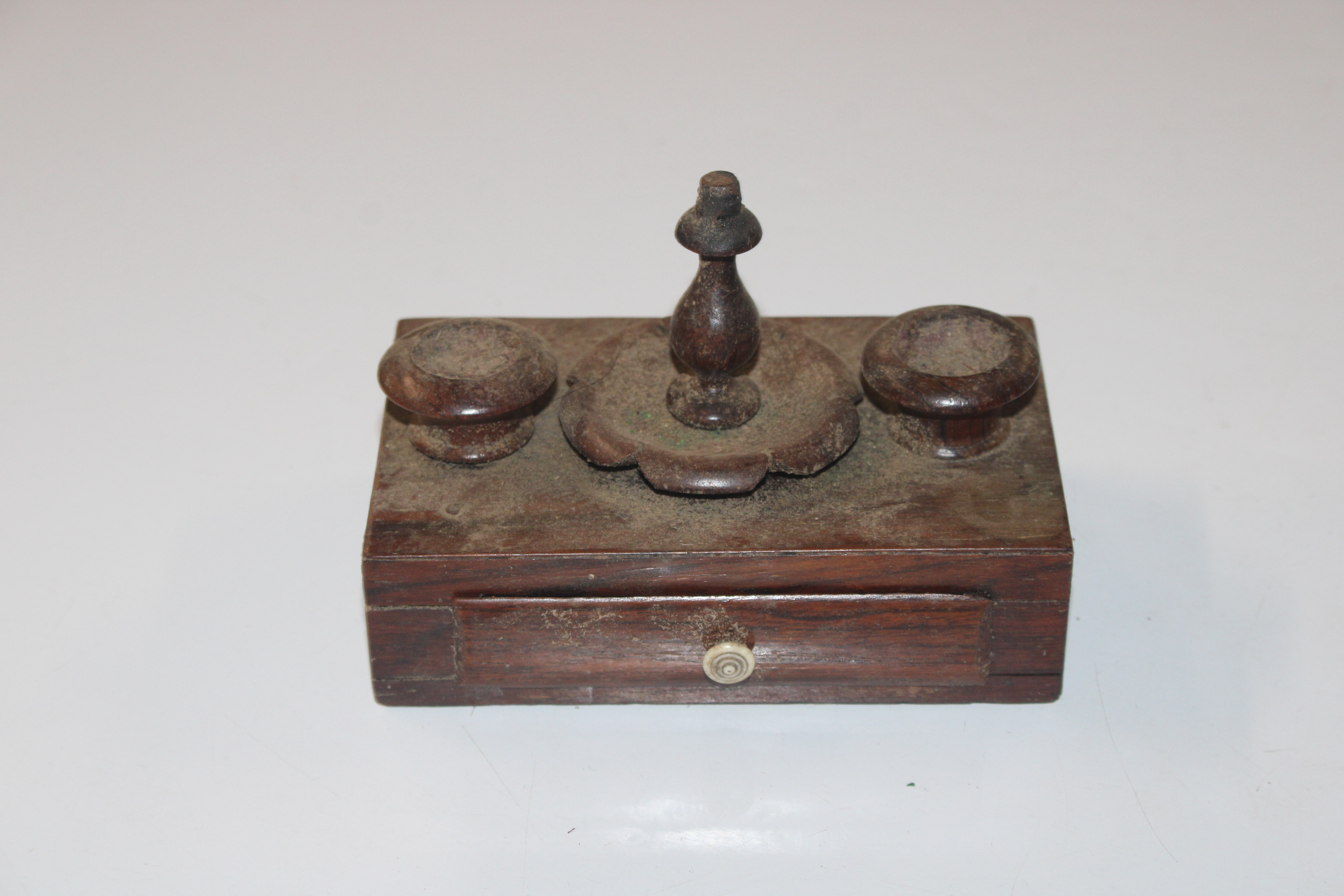 A box of various wooden items to include cigarette - Image 4 of 26