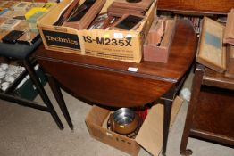 A late 18th Century mahogany oval Pembroke table h