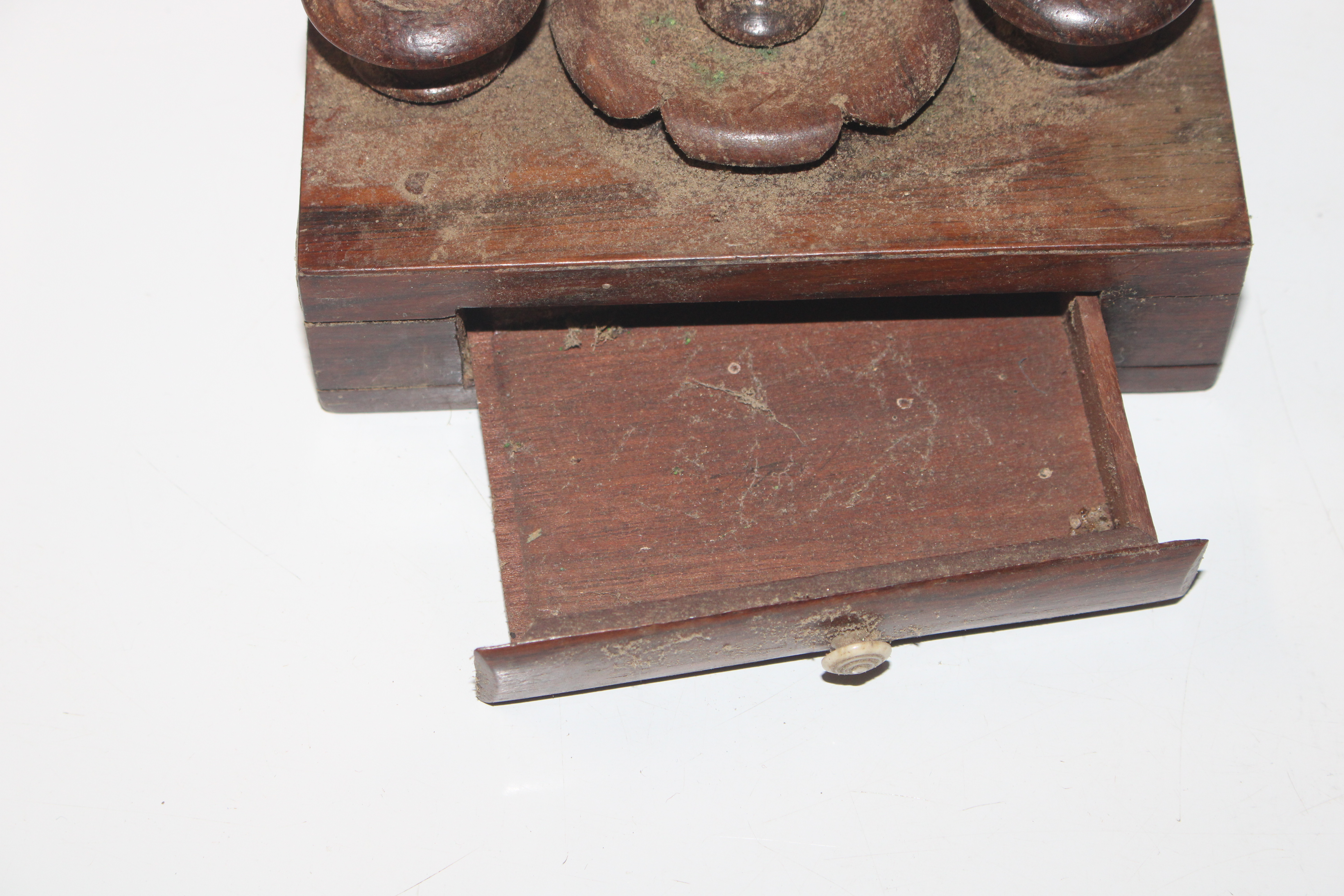 A box of various wooden items to include cigarette - Image 5 of 26