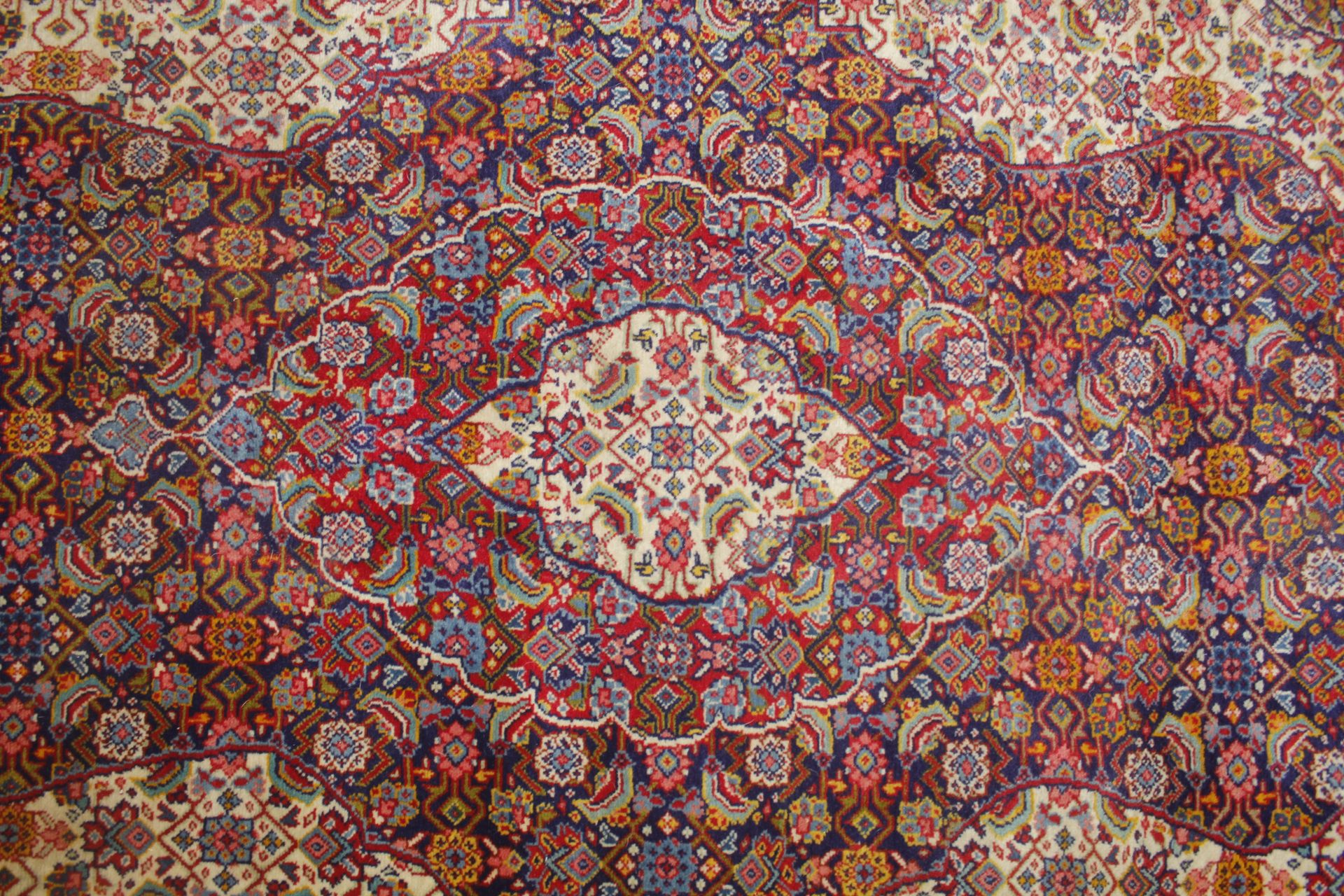 An eastern floral patterned rug approx. 218 x 135c - Image 2 of 4