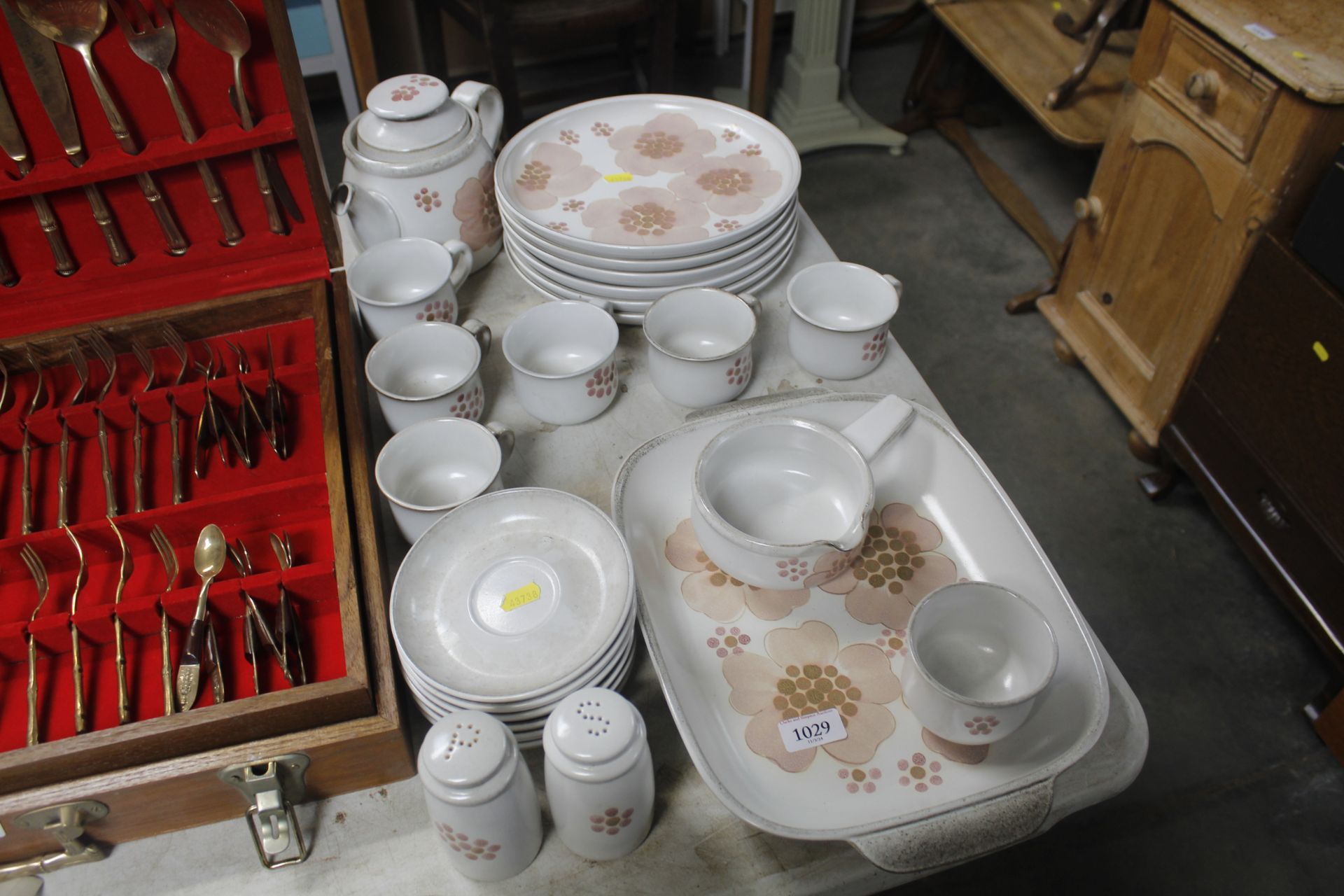 A quantity of Denby dinner and teaware