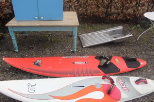 A F2 Axxis 8'10" water sports board