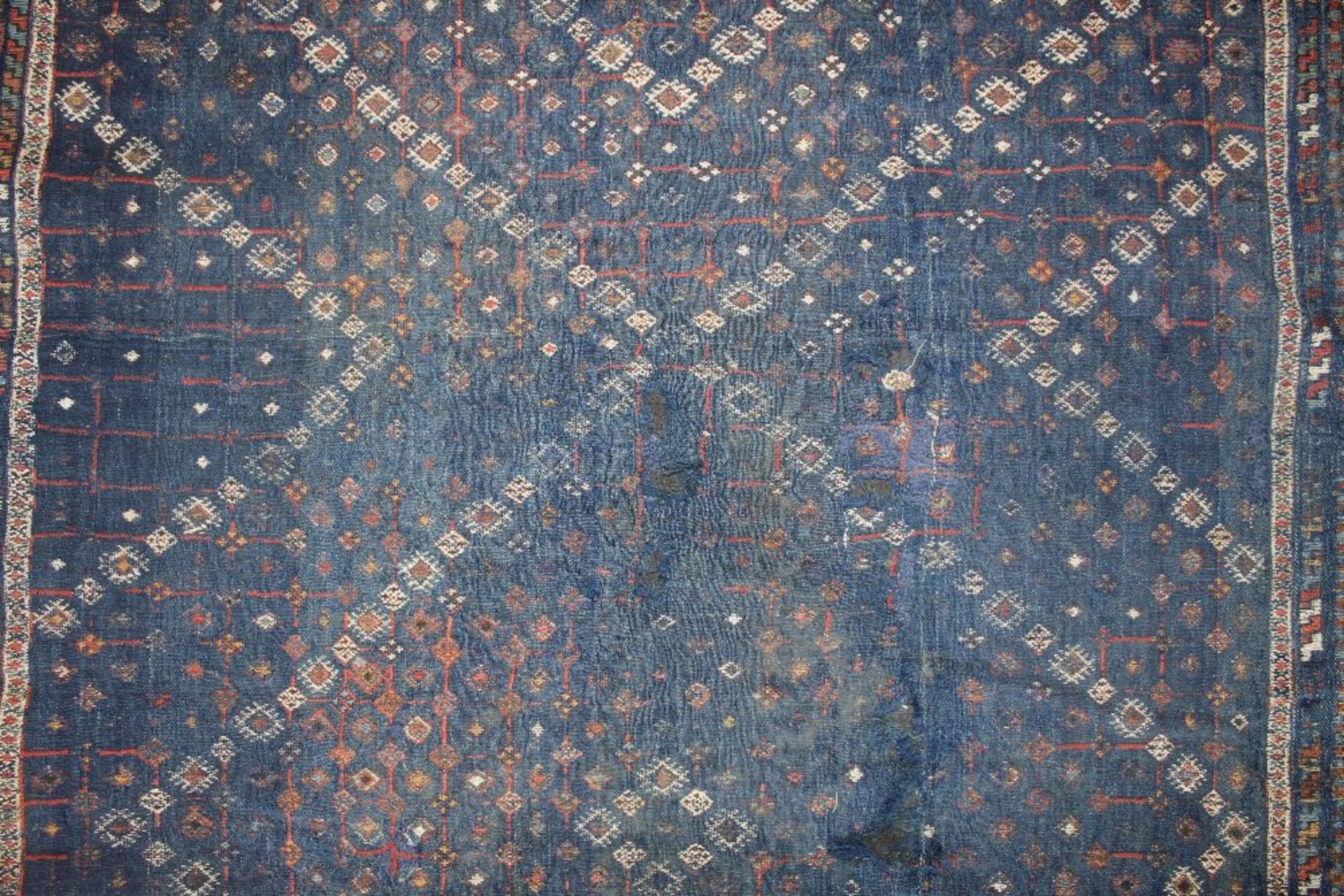 An Eastern flat weave rug of Caucasian design AF a - Image 2 of 4