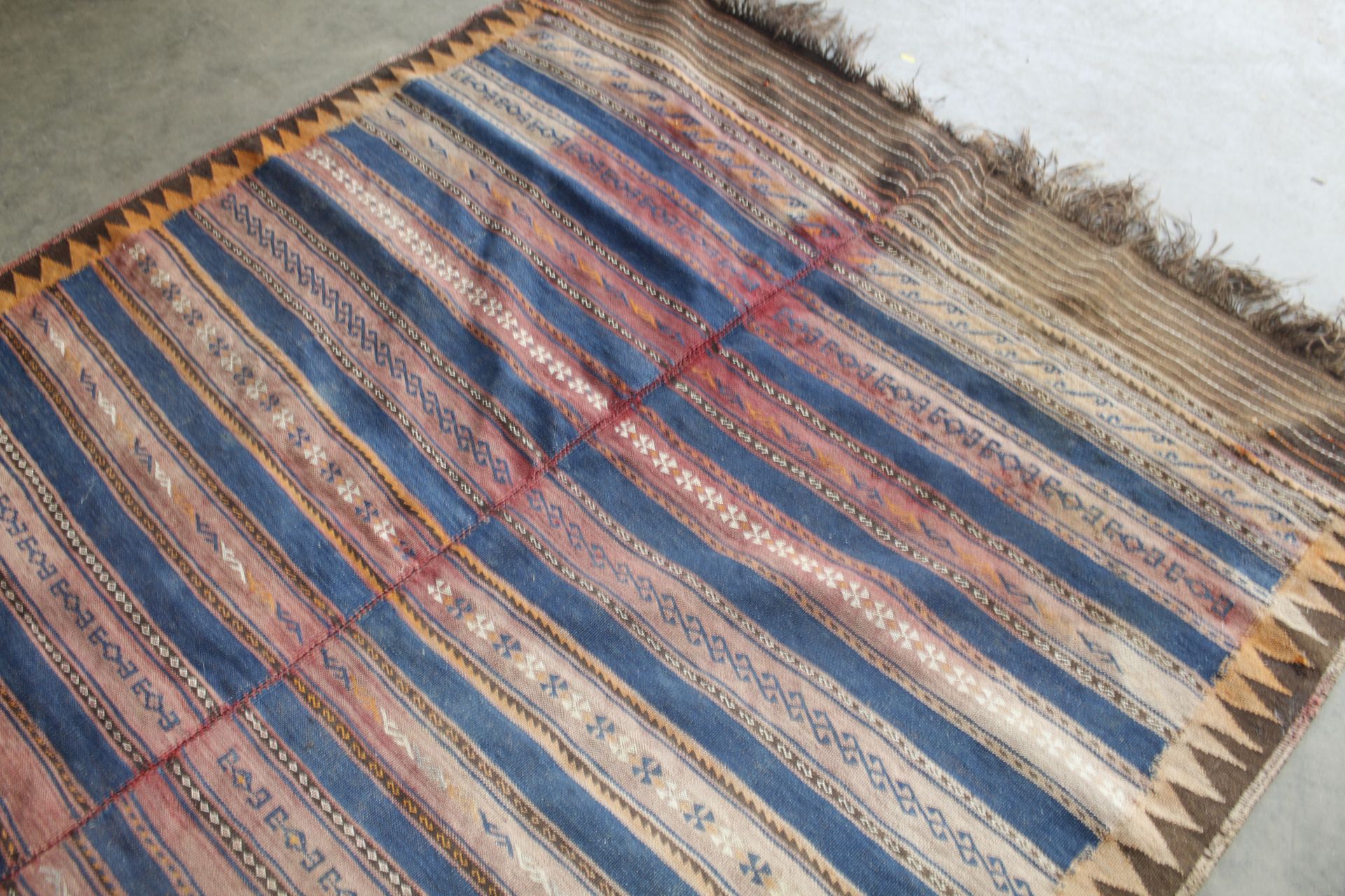 A Kilim rug AF approx. 9'6" x 5'1" - Image 4 of 4