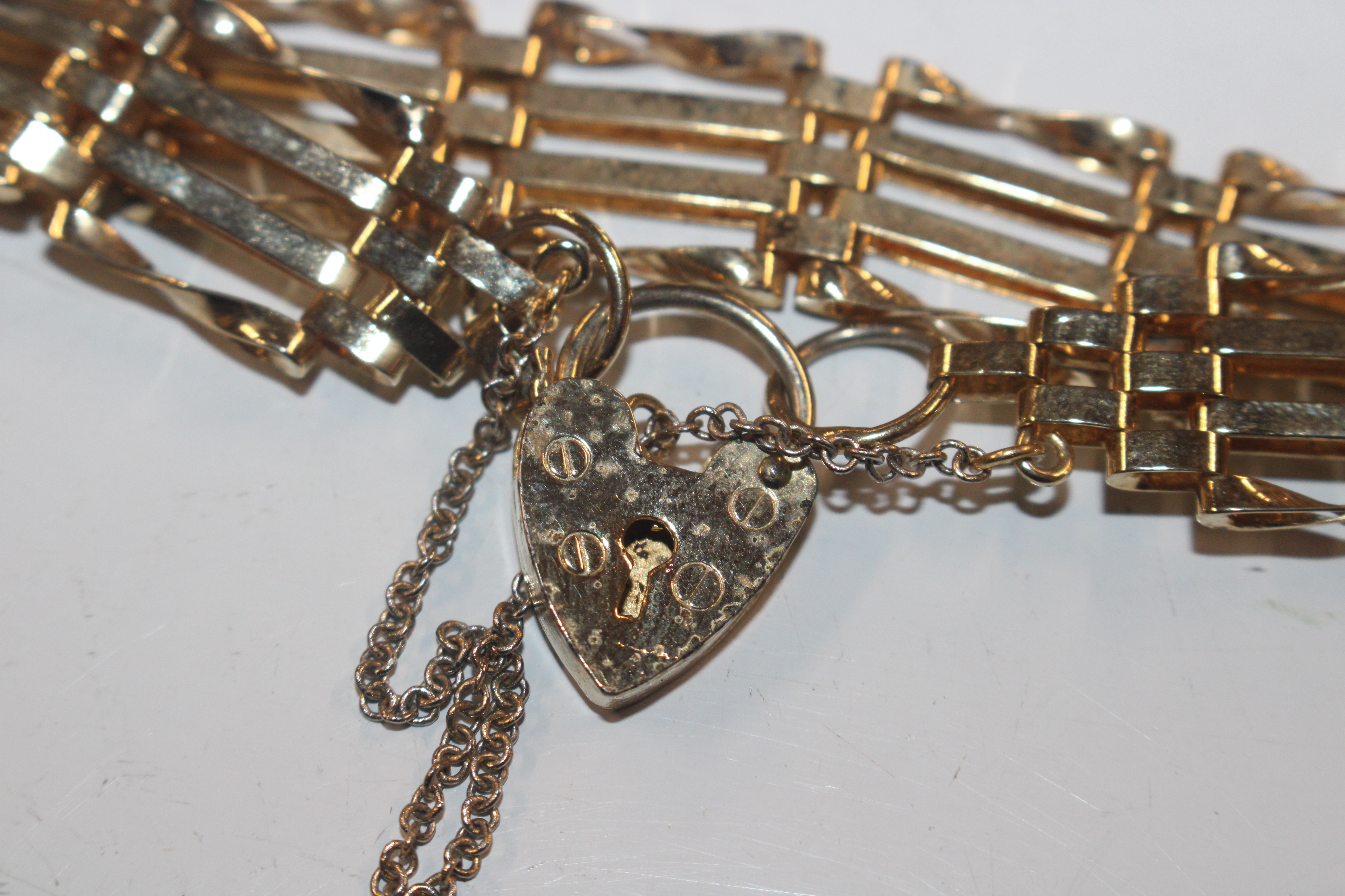 A silver gate link bracelet with padlock clasp and - Bild 8 aus 12