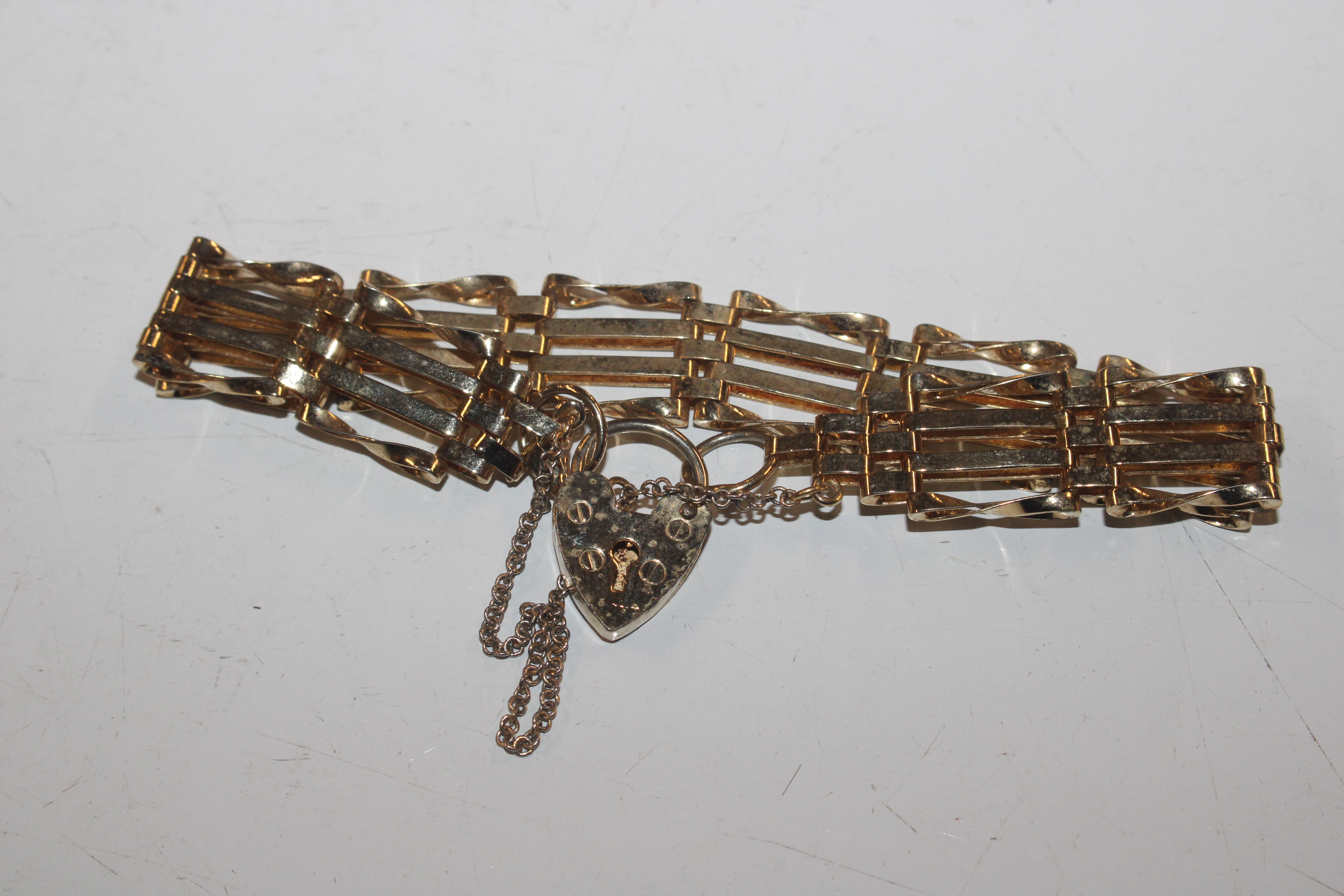 A silver gate link bracelet with padlock clasp and - Bild 7 aus 12