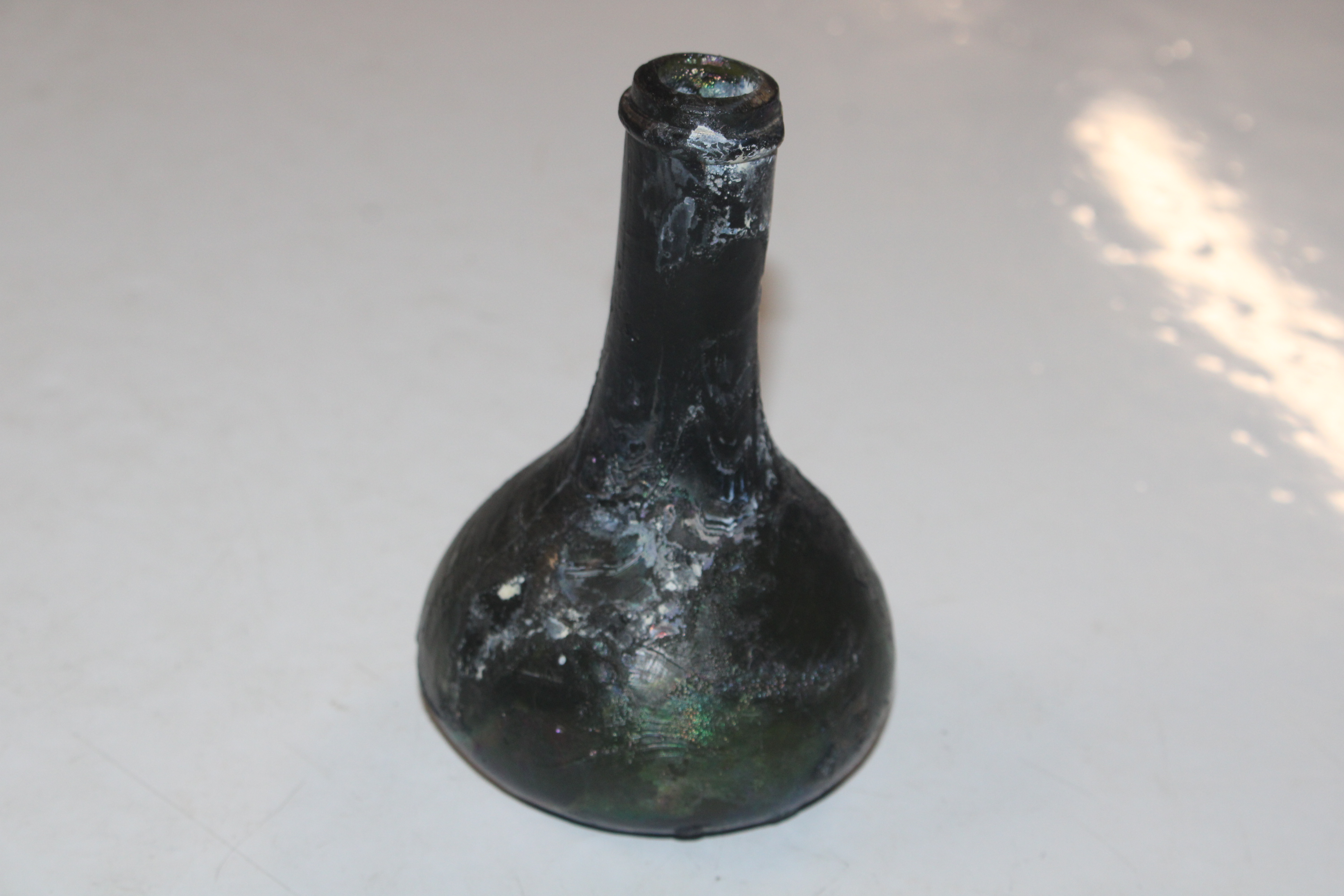Two antique small glass bottles,10.5cm and 12.5cm respectively - Image 2 of 5