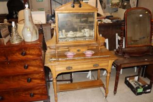 An Edwardian satin ash dressing table, fitted swin