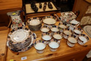 A quantity of Victorian and later Imari pattern te