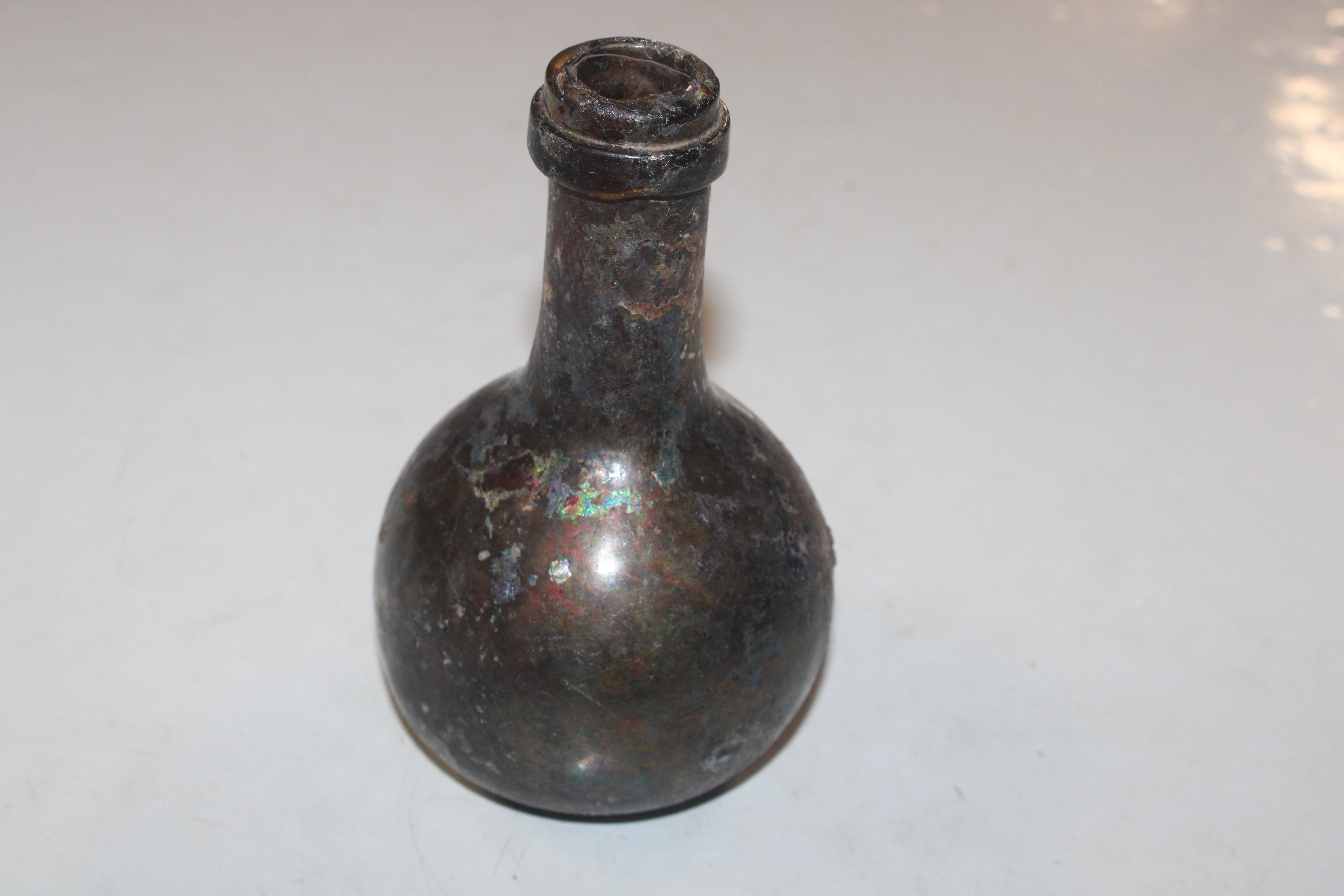 Two antique small glass bottles,10.5cm and 12.5cm respectively - Image 4 of 5