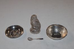 Two 925 silver dishes and a spoon, approx. total w
