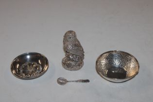 Two 925 silver dishes and a spoon, approx. total w