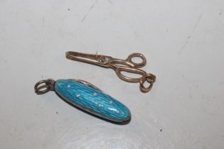 A 9ct gold charm in the form of a pair of scissors