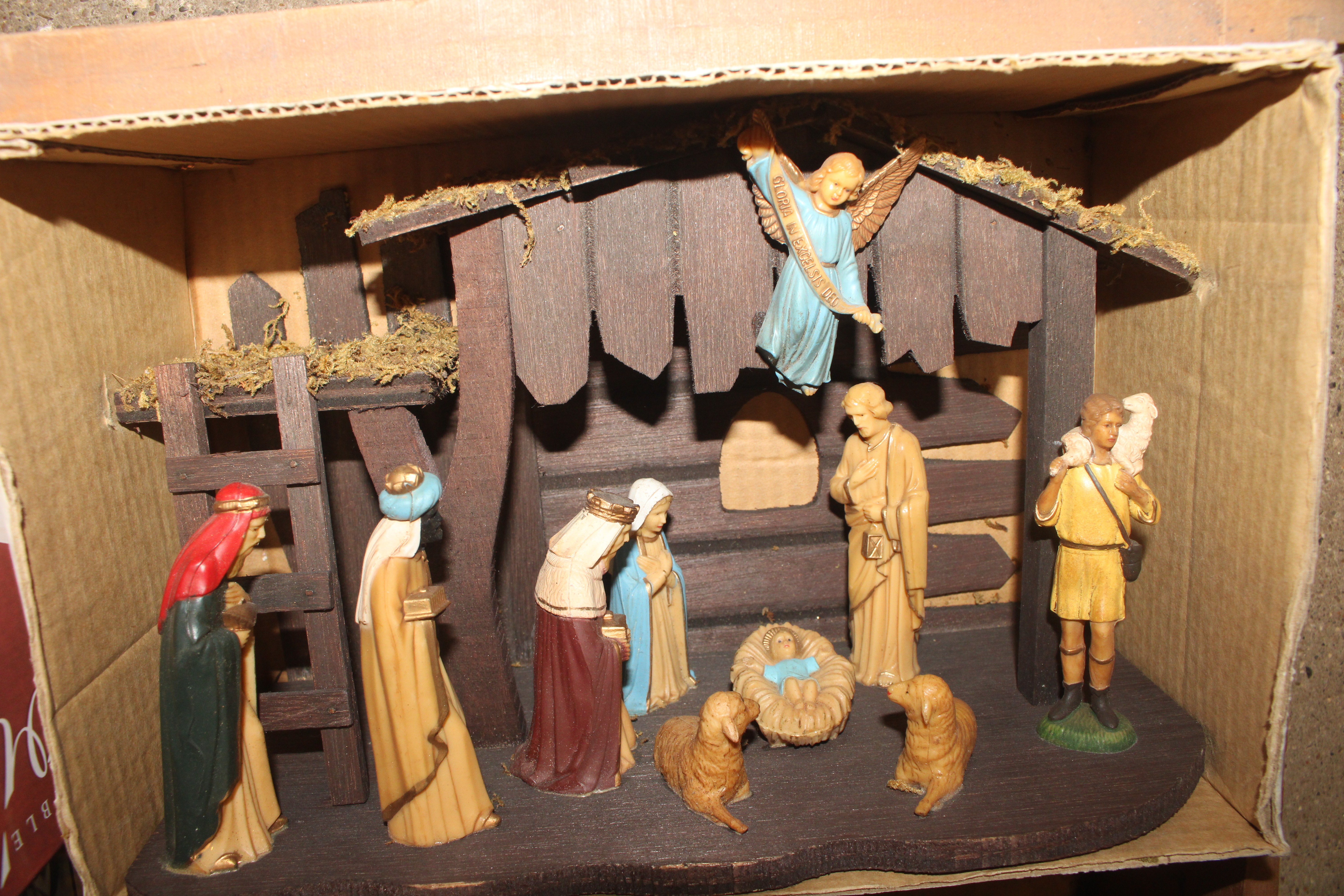 A box of miscellaneous figures to include Nativity - Image 4 of 8