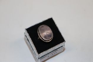 A rose quartz set ring