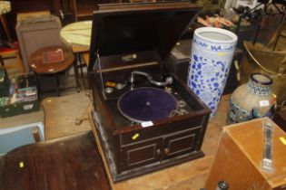 A Handel wind up gramophone in oak case
