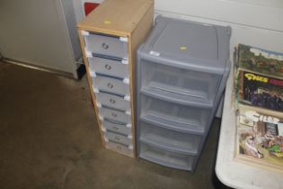 A plastic chest of drawers and a Woodenham plastic