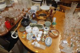 A collection of decorative china to include Poole