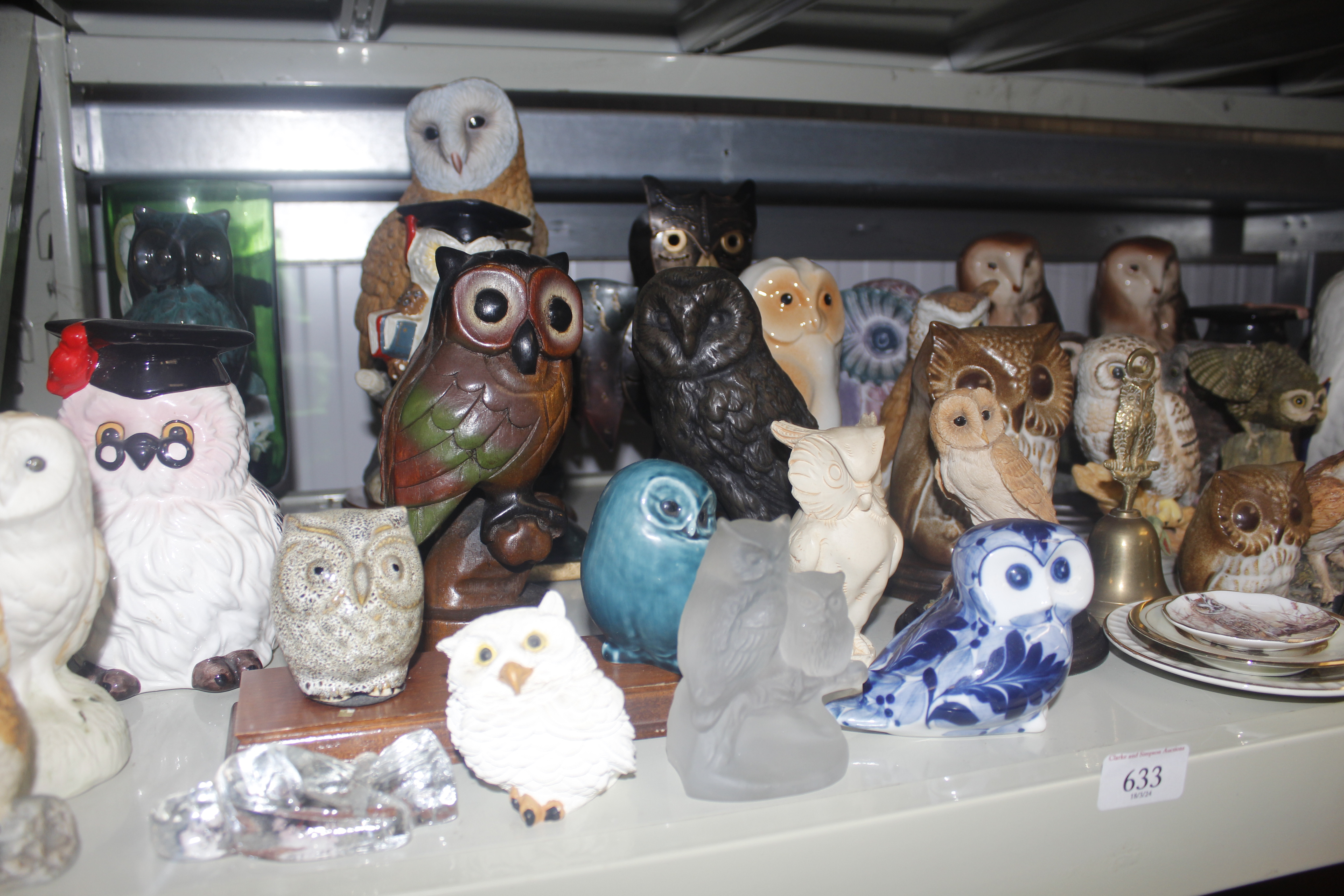A large quantity of various owl ornaments to inclu - Image 2 of 2