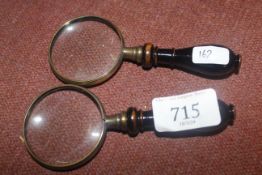 Two magnifying glasses (162)