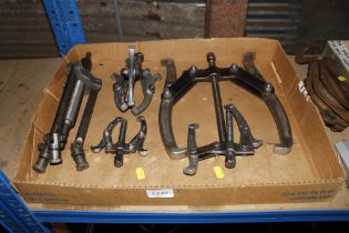A box of gear/bearing pullers