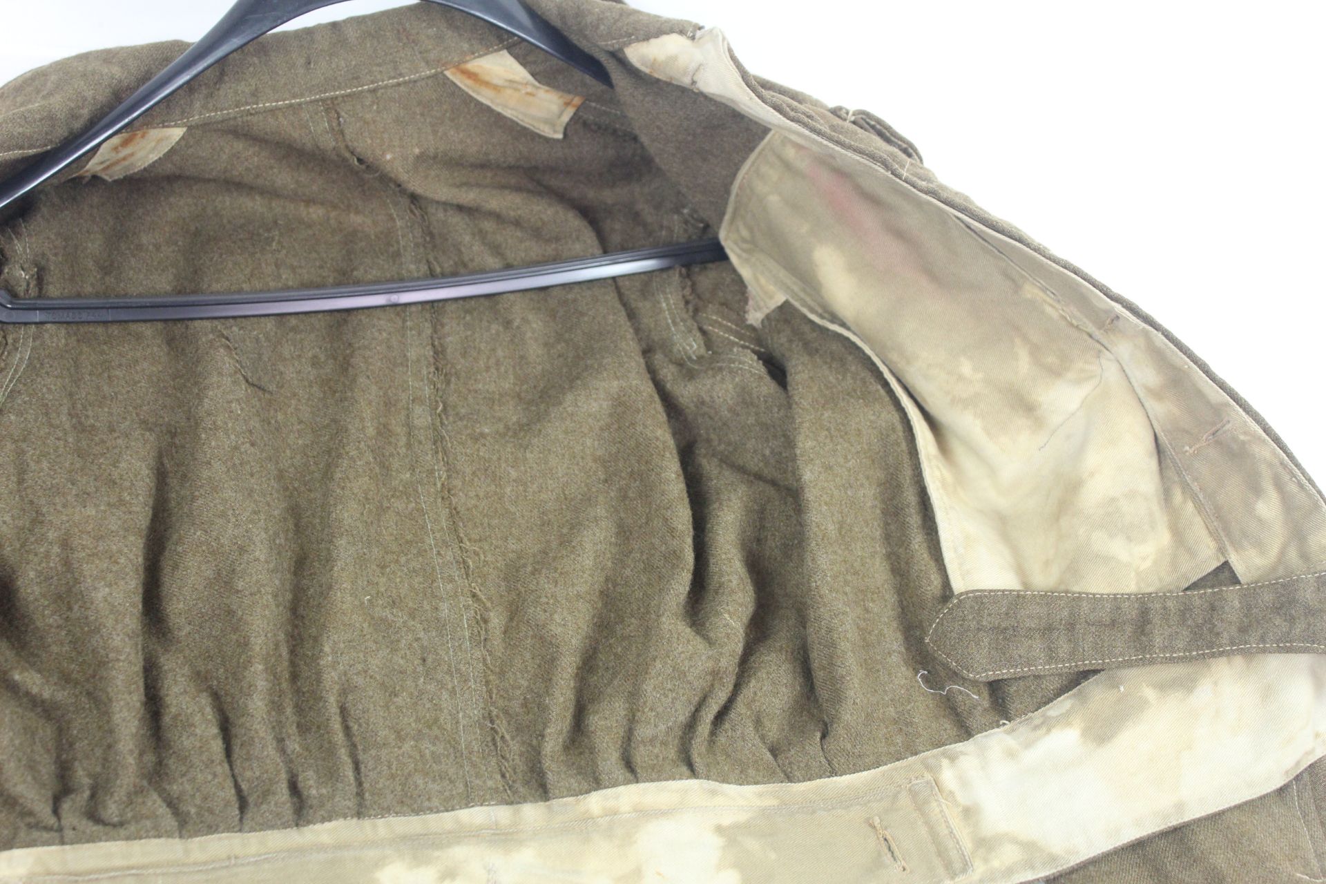 A WWII 1940 Patt battle dress blouse with R.A. Off - Image 29 of 32