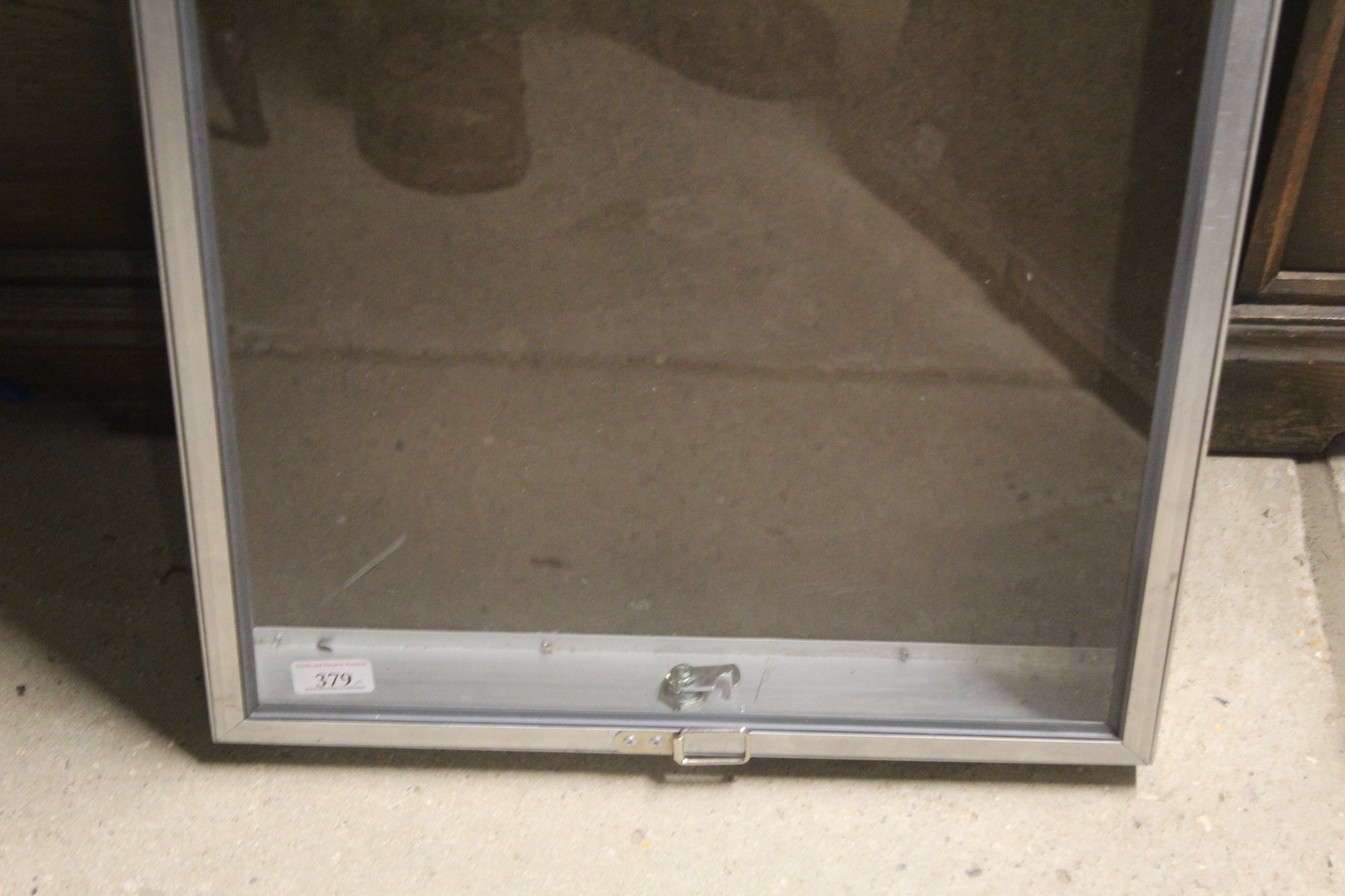 An aluminium glazed display case - Image 3 of 4