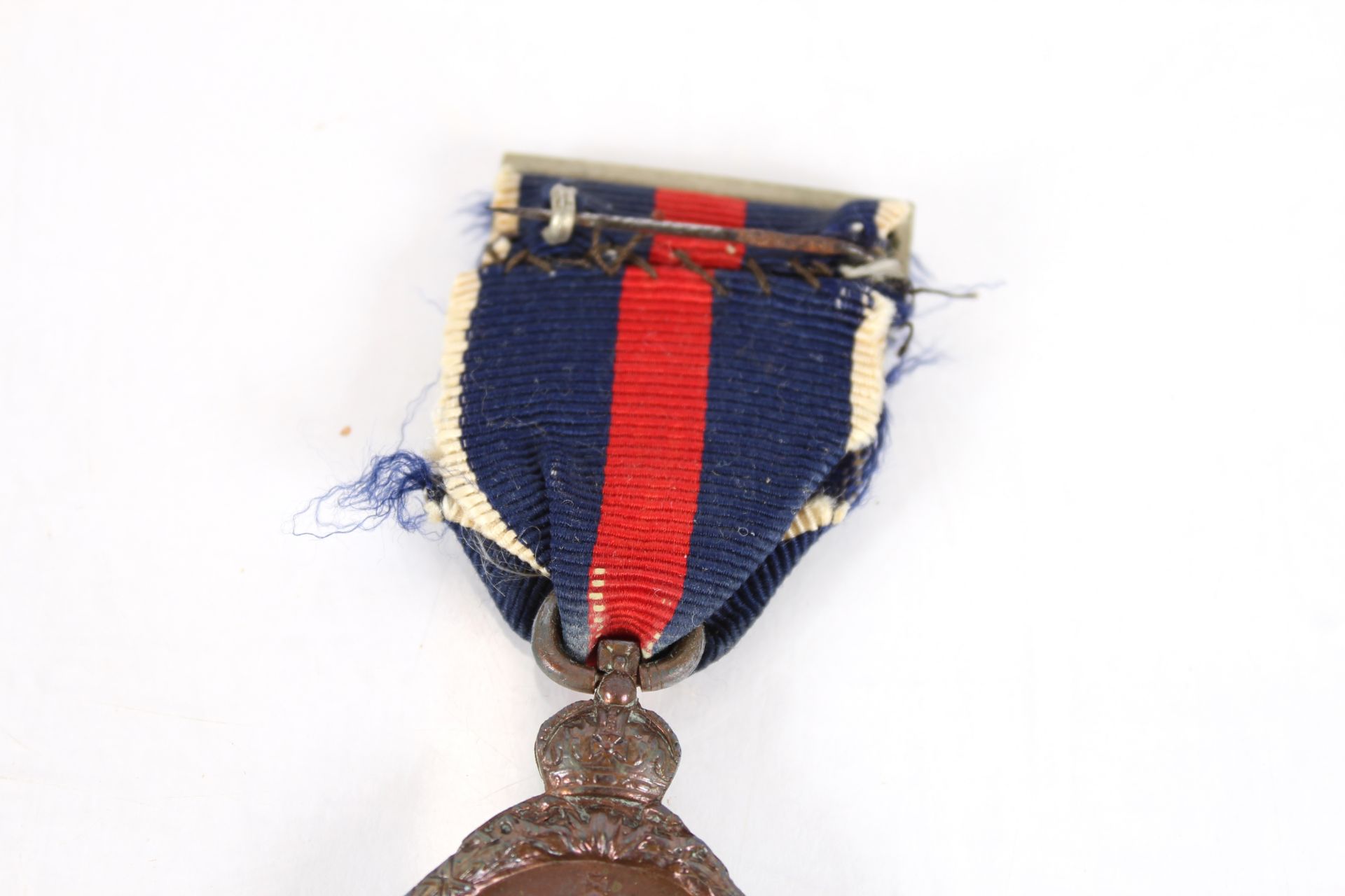 An ERVII 1902 Coronation medal (bronze version) - Image 5 of 5