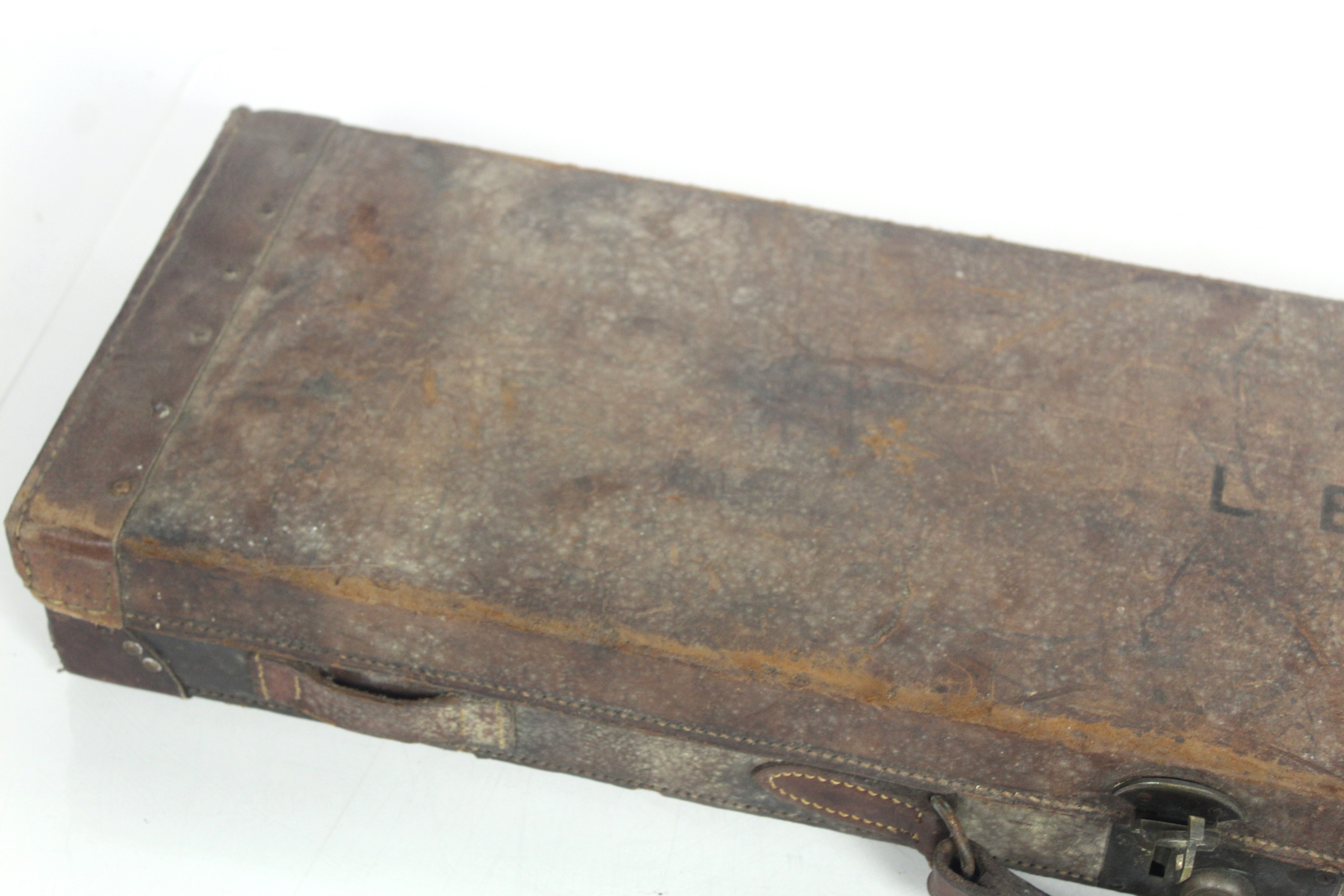 A vintage leather gun case for up to 30" barrels, - Image 10 of 11