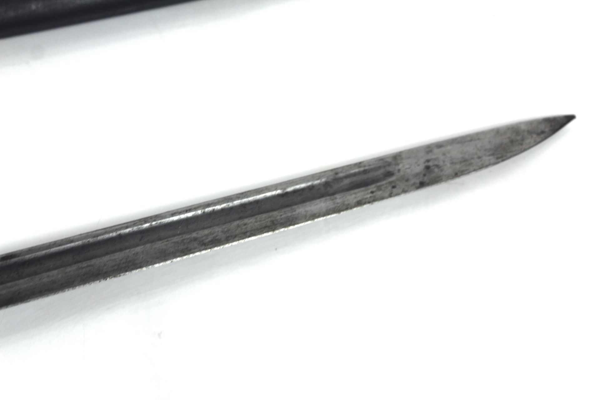 A British 1907 Patt bayonet with scabbard - Image 4 of 11