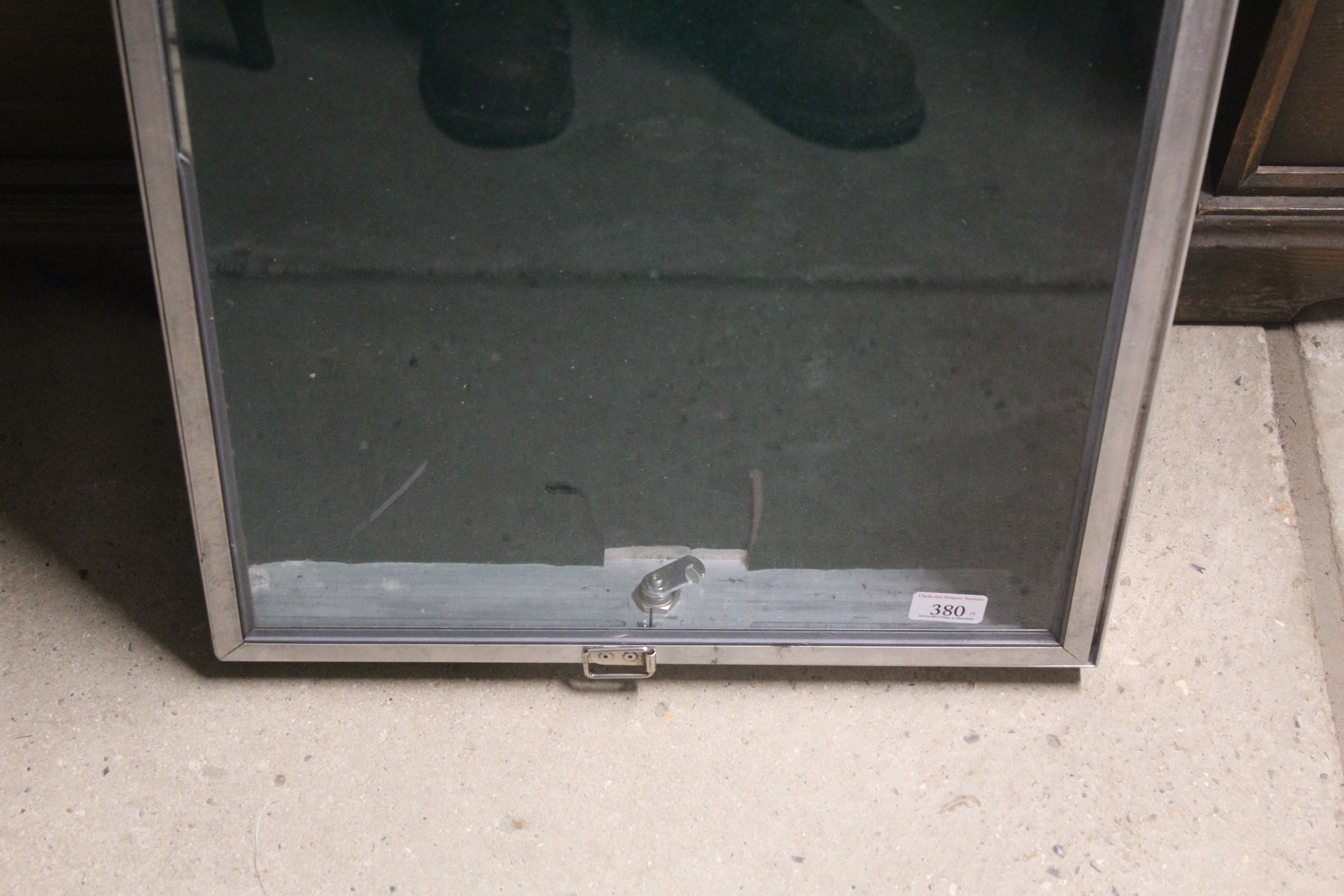 An aluminium glazed display case - Image 3 of 4