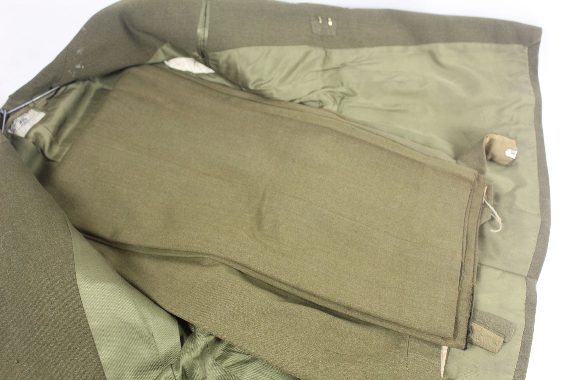 A WWII 1940 Patt battle dress blouse with R.A. Off - Image 19 of 32