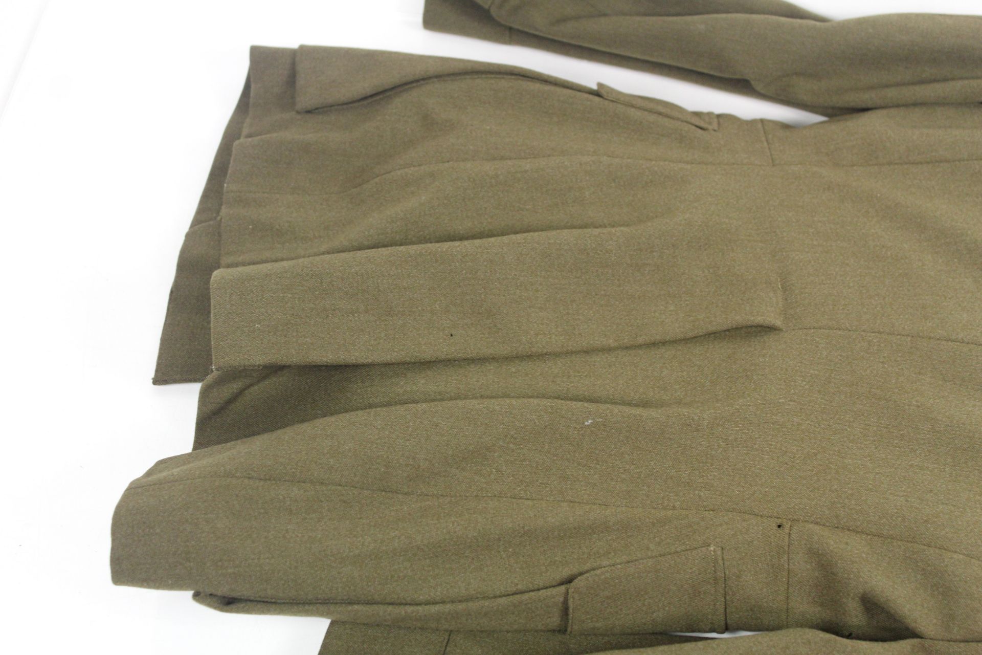 A WWII 1940 Patt battle dress blouse with R.A. Off - Image 21 of 32