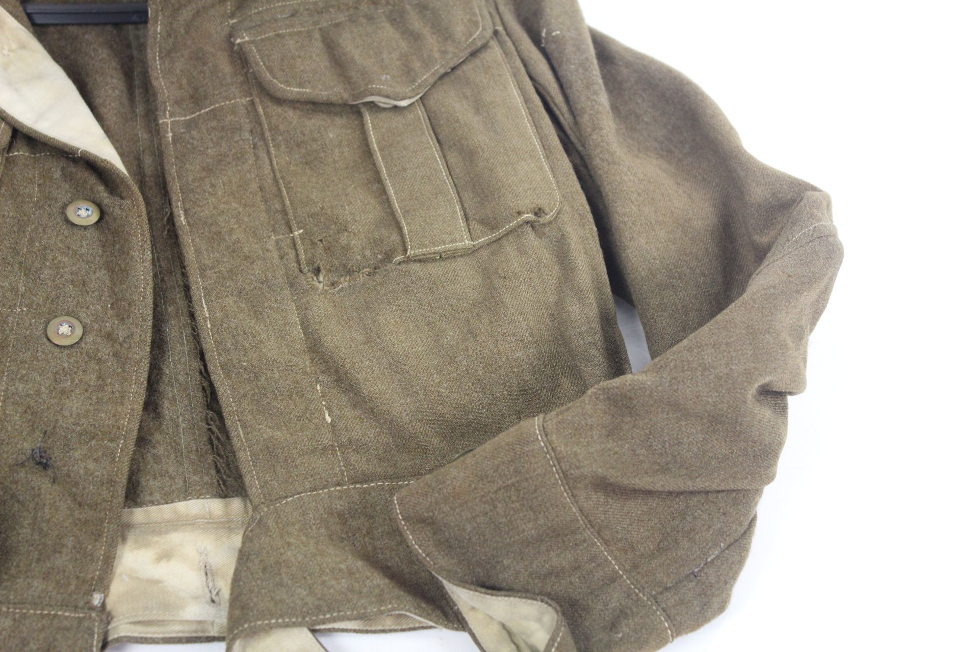 A WWII 1940 Patt battle dress blouse with R.A. Off - Image 26 of 32